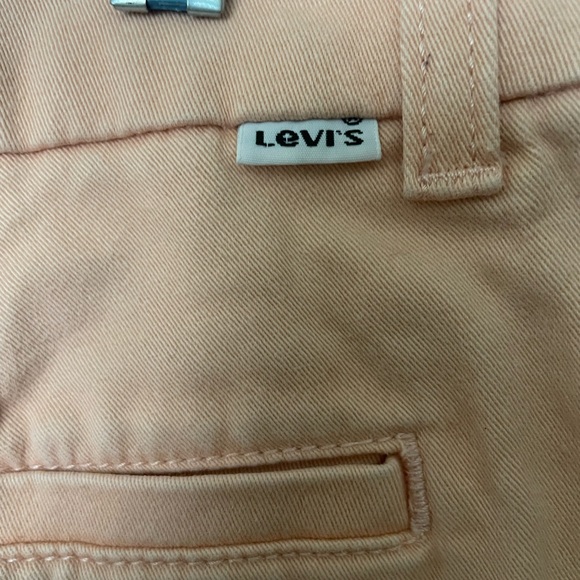 Levi’s Peach Shorts With 2 Side Pockets 2 Back Pockets - Picture 4 of 4
